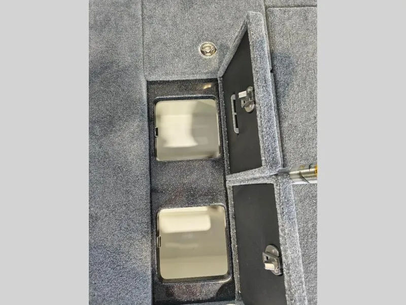 Slide: The Image of Phoenix Bass Boat 921 XE 2026 - 12