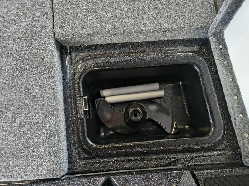 Slide: The Image of Phoenix Bass Boat 921 XE 2026 - 10
