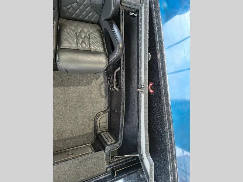 Slide: The Image of Phoenix Bass Boat 921 XE 2026 - 11