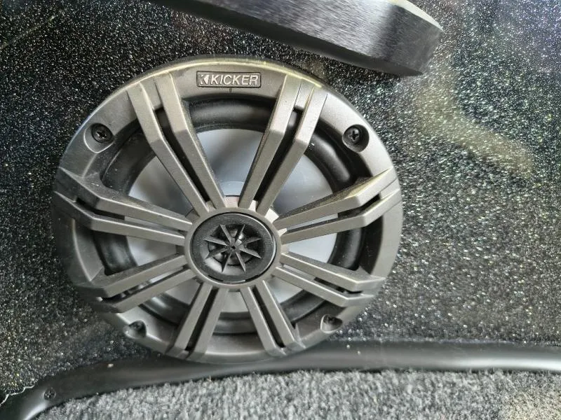 Slide: The Image of Phoenix Bass Boat 921 XE 2026 - 16