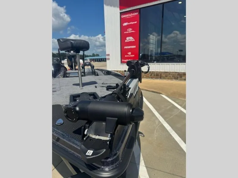 Slide: The Image of Phoenix Bass Boat 921 XE 2026 - 10