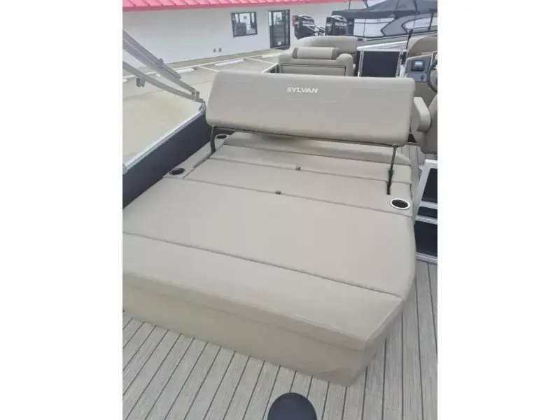 Slide: The Image of Sylvan MIRAGE 820 CLZ DH 2026 - 9