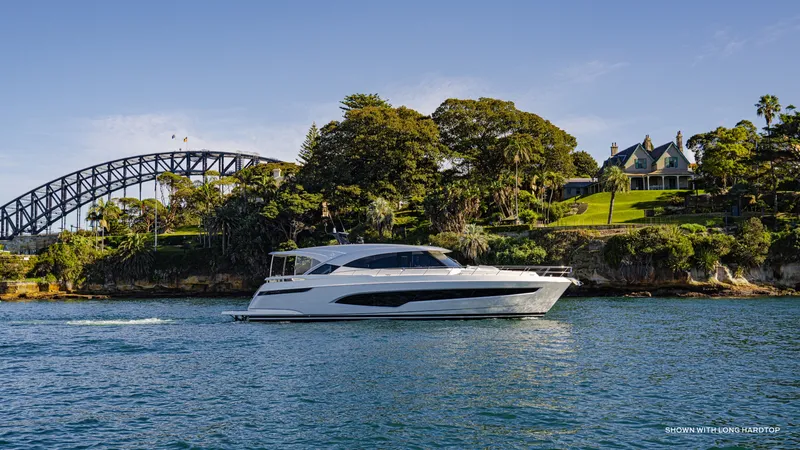 The Image of Riviera 6200 Sport Yacht Platinum Edition 2026 - 0