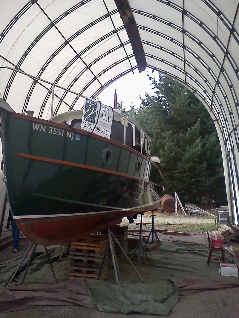 Slide: The Image of 2000 Devlin Surf Scoter boat for sale in covered storage. - 38