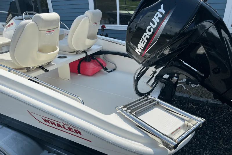 Slide: The Image of Boston Whaler 130 SUPER SPORT 2023 - 14
