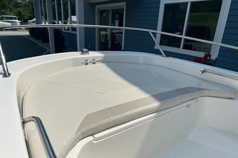 Slide: The Image of Boston Whaler 130 SUPER SPORT 2023 - 6