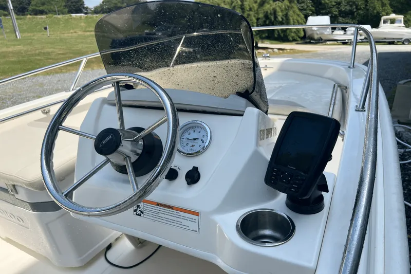 Slide: The Image of Boston Whaler 130 SUPER SPORT 2023 - 9