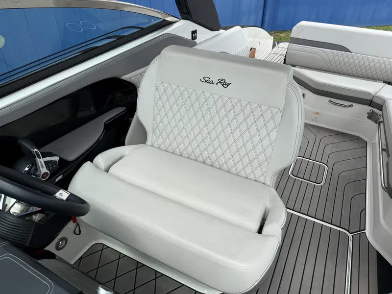 Slide: The Image of Sea Ray 280 SLX 2024 - 61
