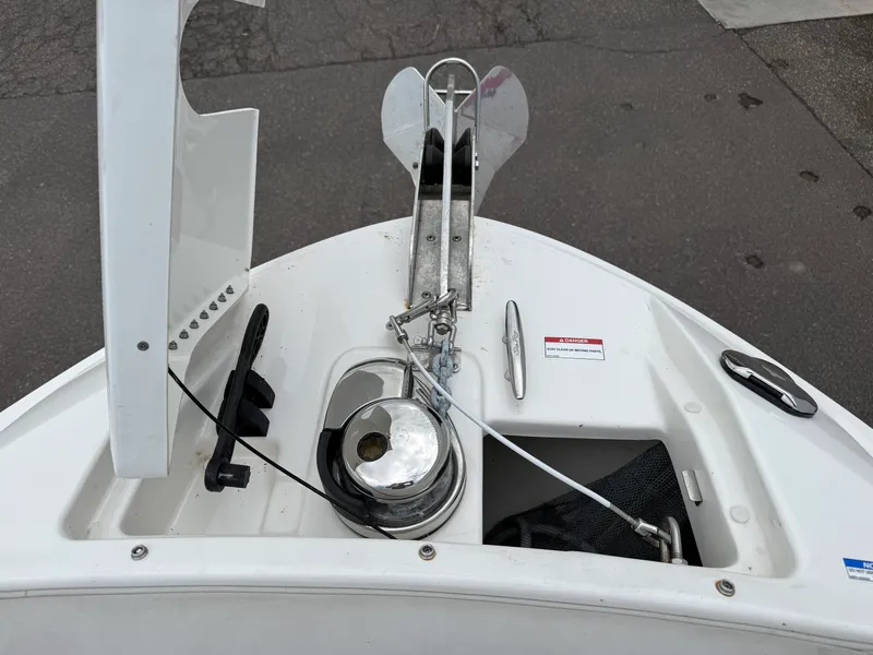 Slide: The Image of Sea Ray 280 SLX 2024 - 11