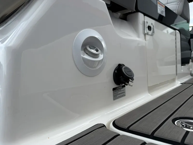 Slide: The Image of Sea Ray 280 SLX 2024 - 48