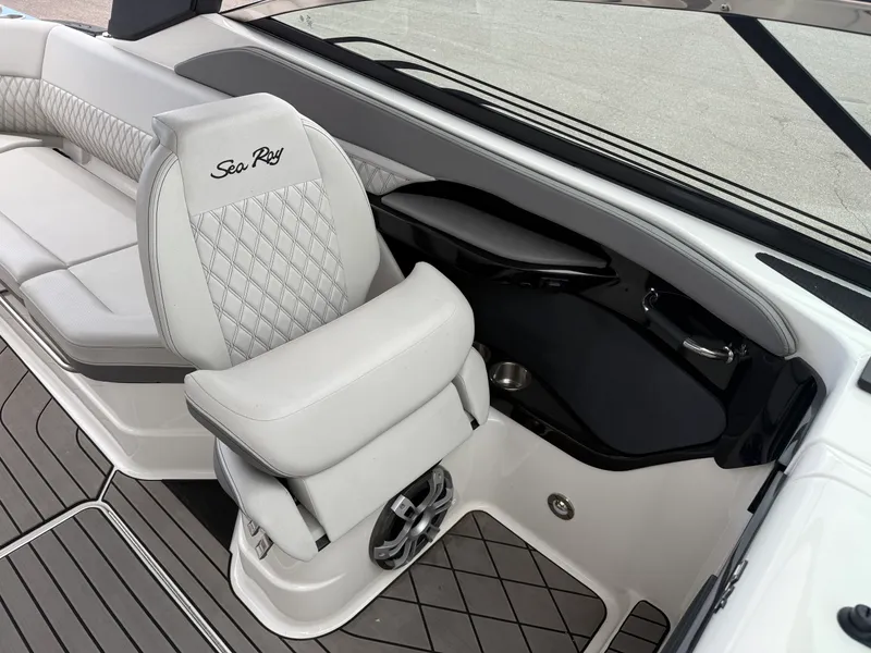 Slide: The Image of Sea Ray 280 SLX 2024 - 14