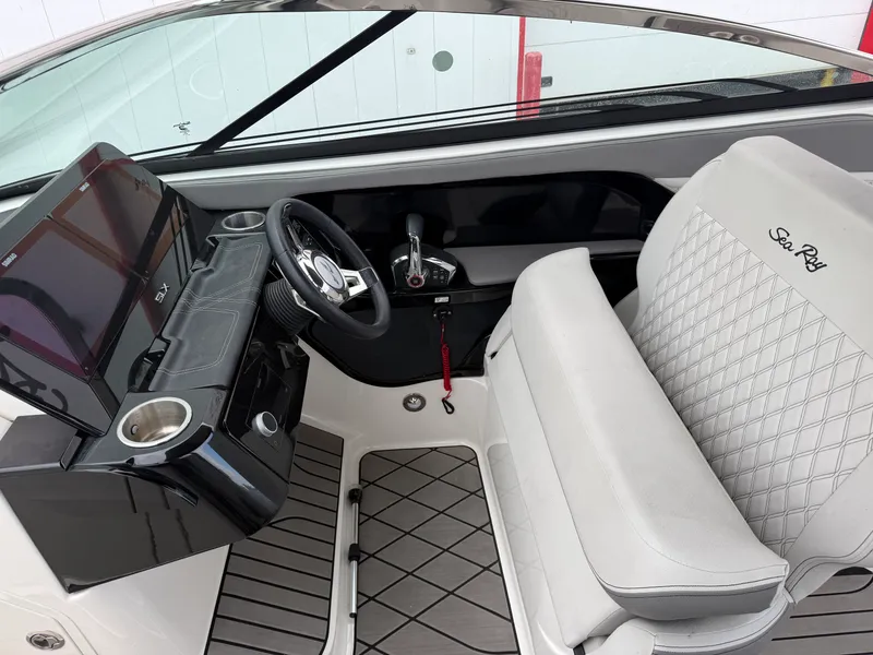 Slide: The Image of Sea Ray 280 SLX 2024 - 15