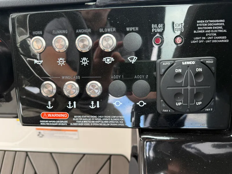 Slide: The Image of Sea Ray 280 SLX 2024 - 20
