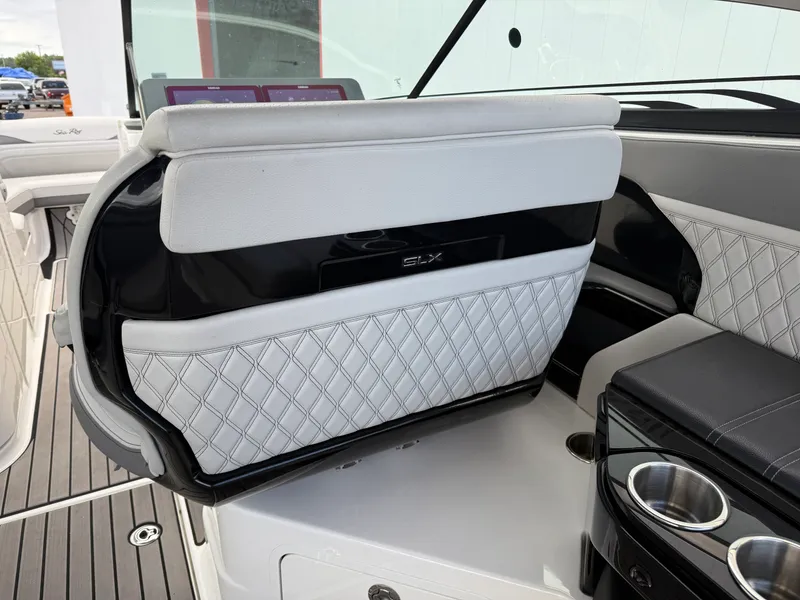 Slide: The Image of Sea Ray 280 SLX 2024 - 21