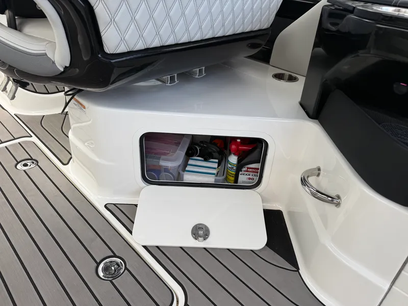 Slide: The Image of Sea Ray 280 SLX 2024 - 22