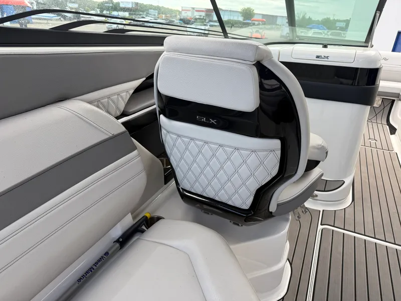 Slide: The Image of Sea Ray 280 SLX 2024 - 25