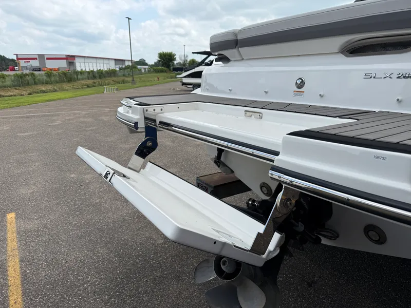 Slide: The Image of Sea Ray 280 SLX 2024 - 50