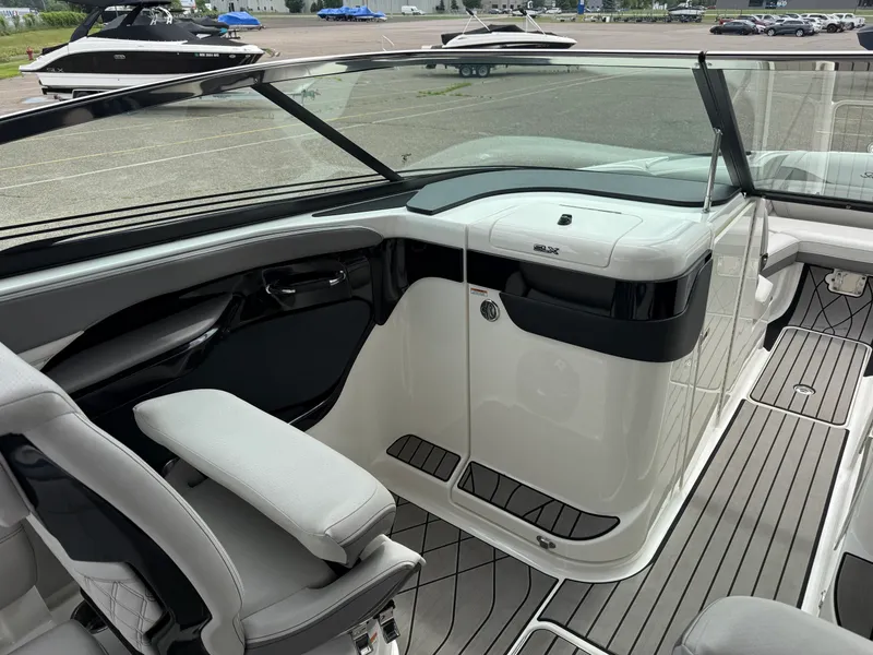 Slide: The Image of Sea Ray 280 SLX 2024 - 68