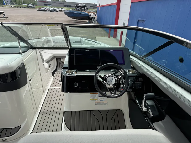 Slide: The Image of Sea Ray 280 SLX 2024 - 10