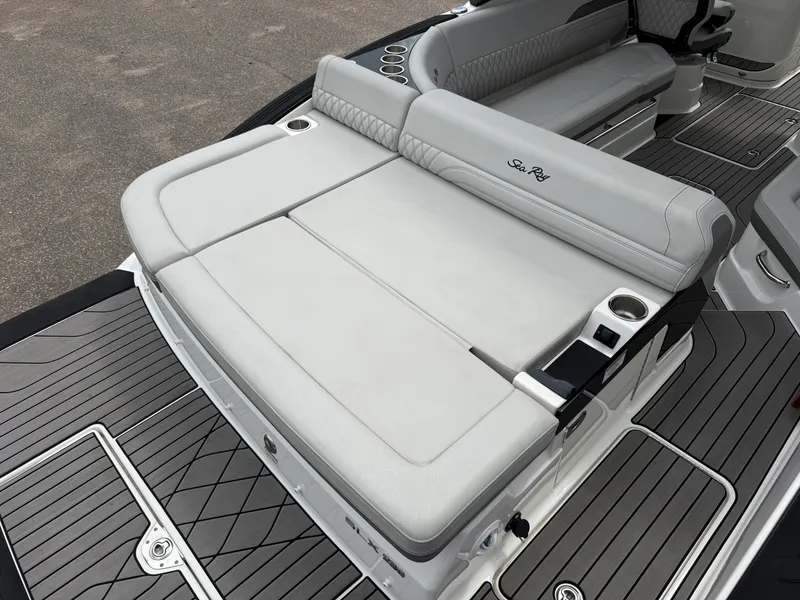 Slide: The Image of Sea Ray 280 SLX 2024 - 69