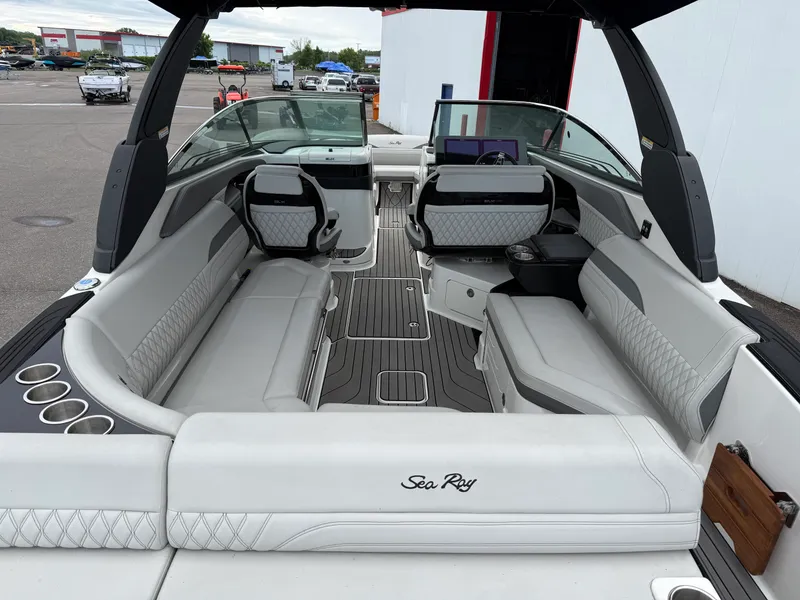 Slide: The Image of Sea Ray 280 SLX 2024 - 7