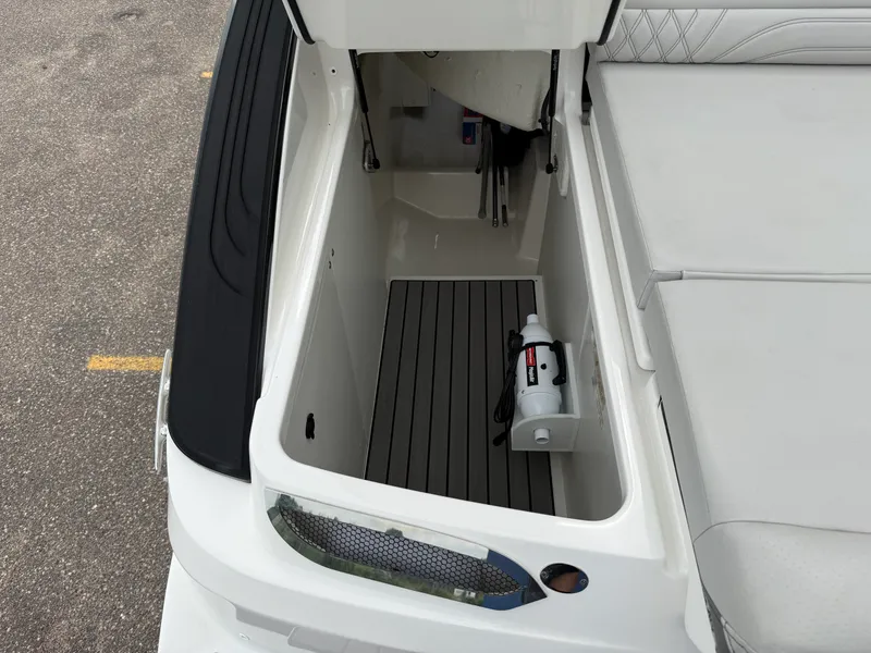 Slide: The Image of Sea Ray 280 SLX 2024 - 56