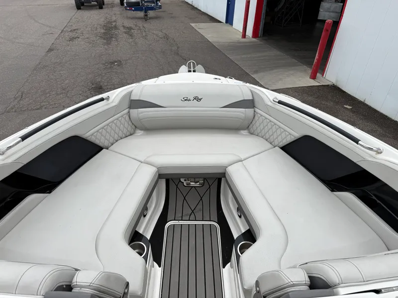 Slide: The Image of Sea Ray 280 SLX 2024 - 9