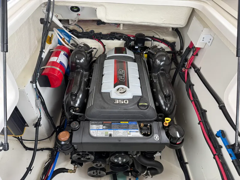 Slide: The Image of Sea Ray 280 SLX 2024 - 72