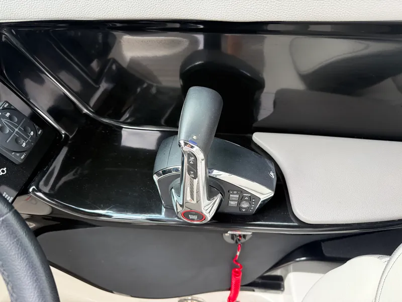 Slide: The Image of Sea Ray 280 SLX 2024 - 24