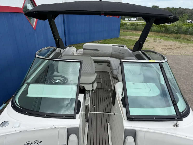 Slide: The Image of Sea Ray 280 SLX 2024 - 66