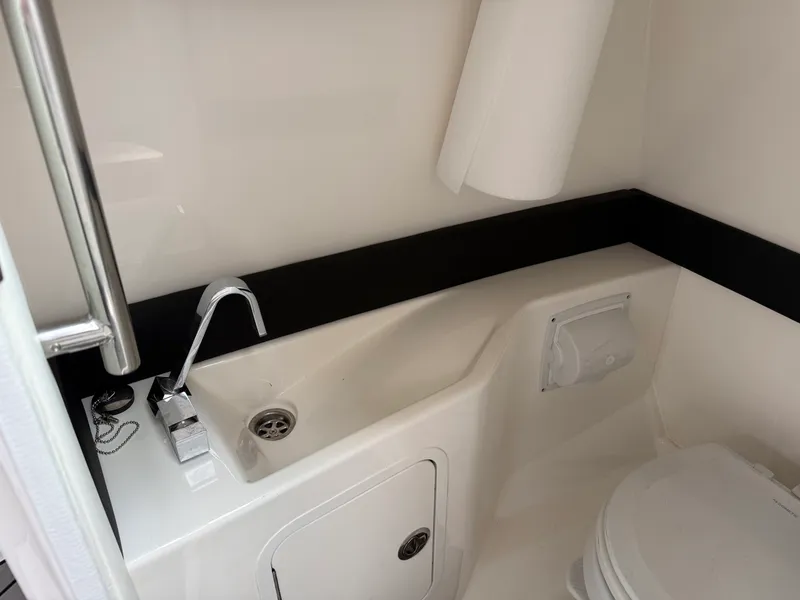 Slide: The Image of Sea Ray 280 SLX 2024 - 63