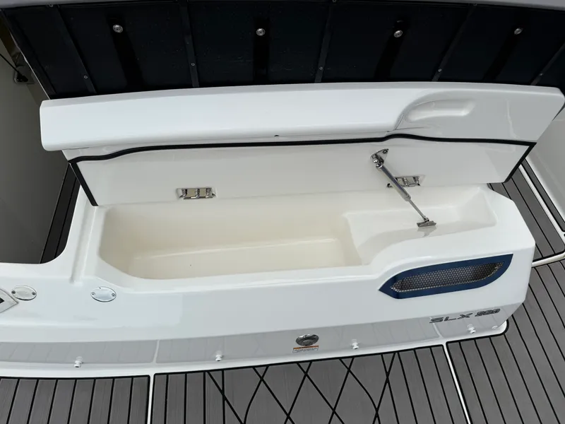 Slide: The Image of Sea Ray 280 SLX 2024 - 55