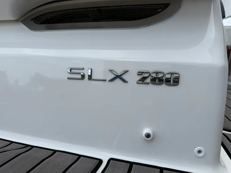 Slide: The Image of Sea Ray 280 SLX 2024 - 49