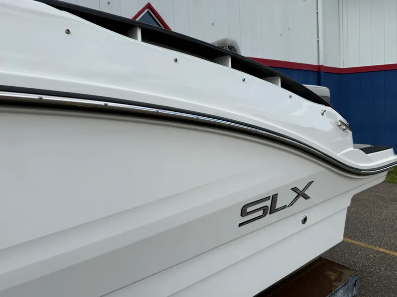 Slide: The Image of Sea Ray 280 SLX 2024 - 46