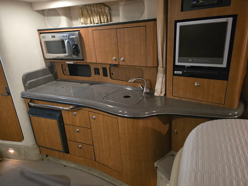 Slide: The Image of Sea Ray 320 Sundancer 2006 - 17