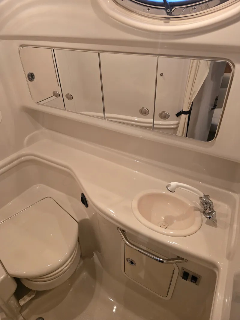 Slide: The Image of Sea Ray 320 Sundancer 2006 - 23
