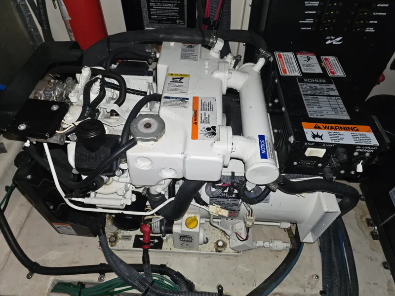 Slide: The Image of Sea Ray 320 Sundancer 2006 - 28