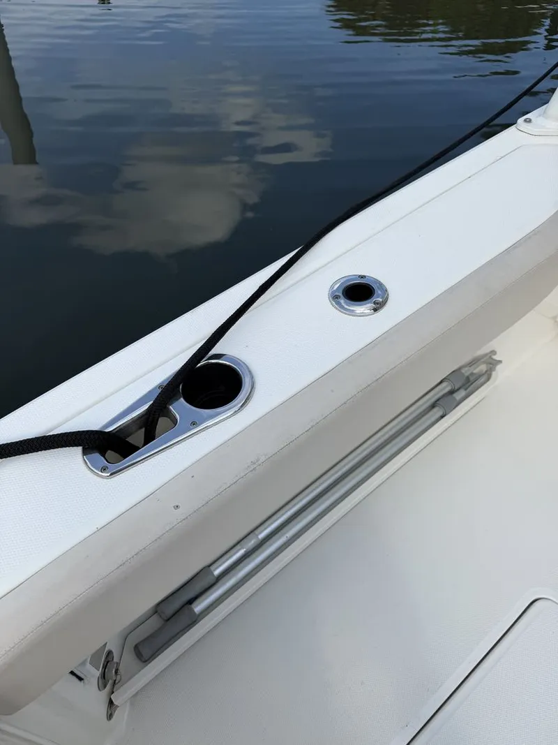 Slide: The Image of Boston Whaler 270 VANTAGE 2016 - 12
