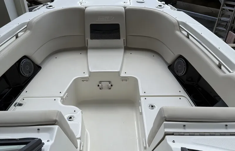 Slide: The Image of Boston Whaler 270 VANTAGE 2016 - 2