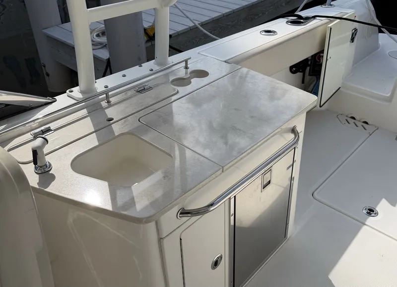 Slide: The Image of Boston Whaler 270 VANTAGE 2016 - 4