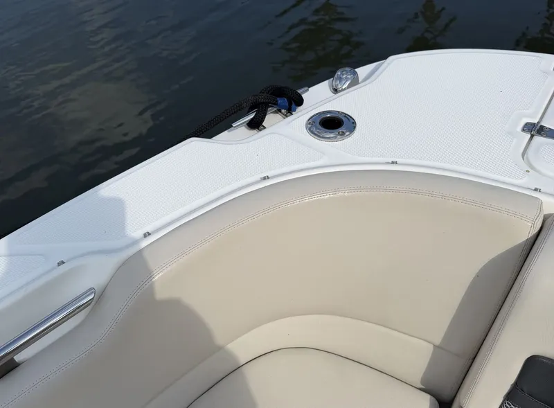 Slide: The Image of Boston Whaler 270 VANTAGE 2016 - 5