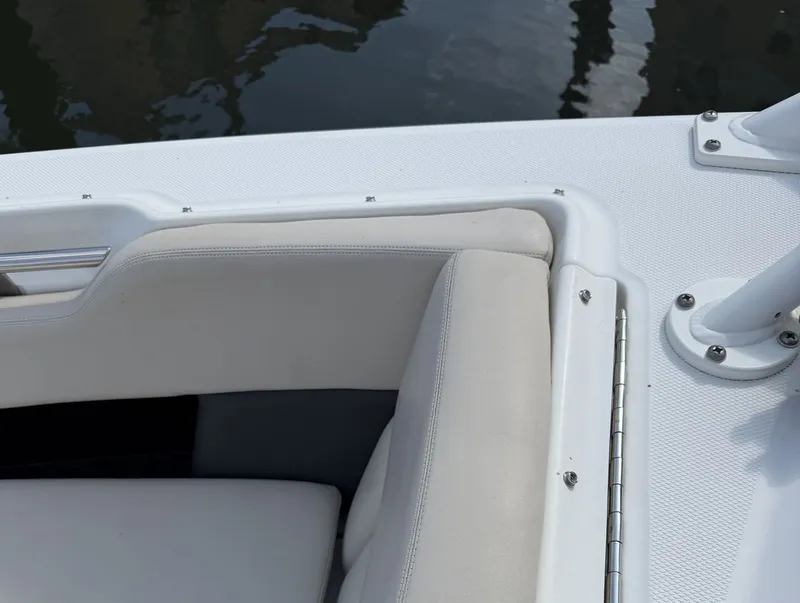 Slide: The Image of Boston Whaler 270 VANTAGE 2016 - 9