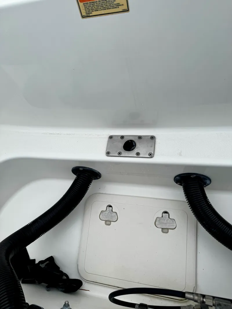 Slide: The Image of Boston Whaler 220 OUTRAGE 2016 - 16