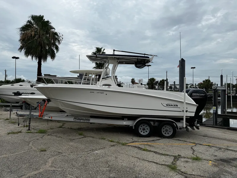 Slide: The Image of Boston Whaler 220 OUTRAGE 2016 - 3