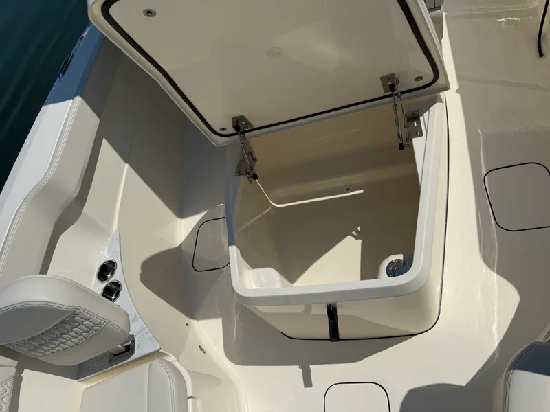 Slide: The Image of Scout 260LXF 2027 - 22