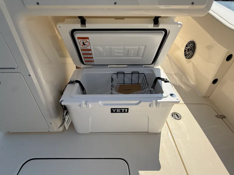 Slide: The Image of Scout 260LXF 2027 - 14
