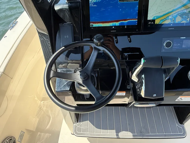 Slide: The Image of Scout 260LXF 2027 - 18