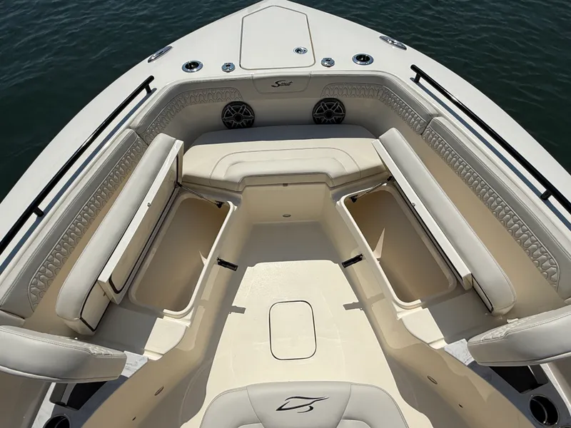 Slide: The Image of Scout 260LXF 2027 - 20