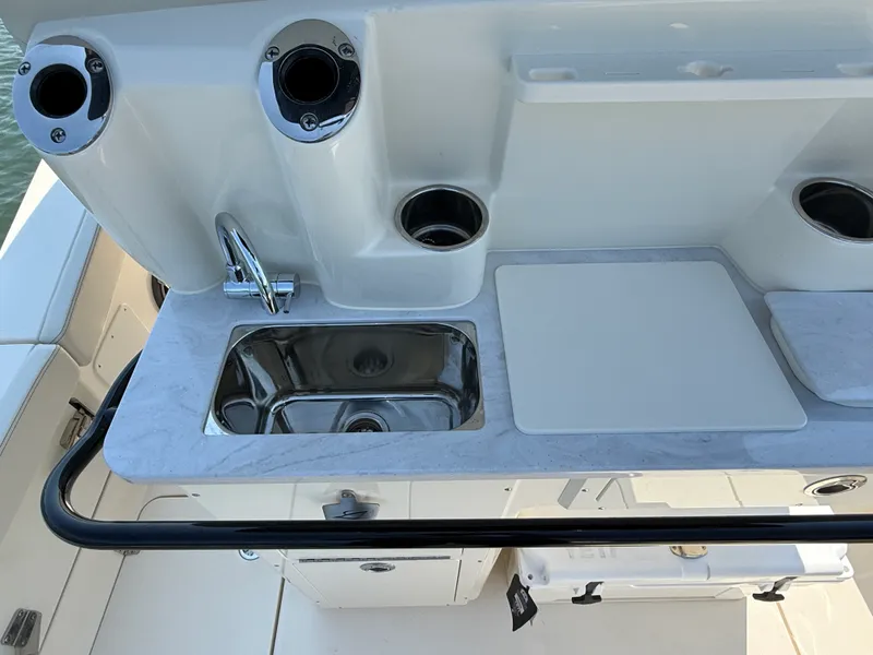 Slide: The Image of Scout 260LXF 2027 - 11