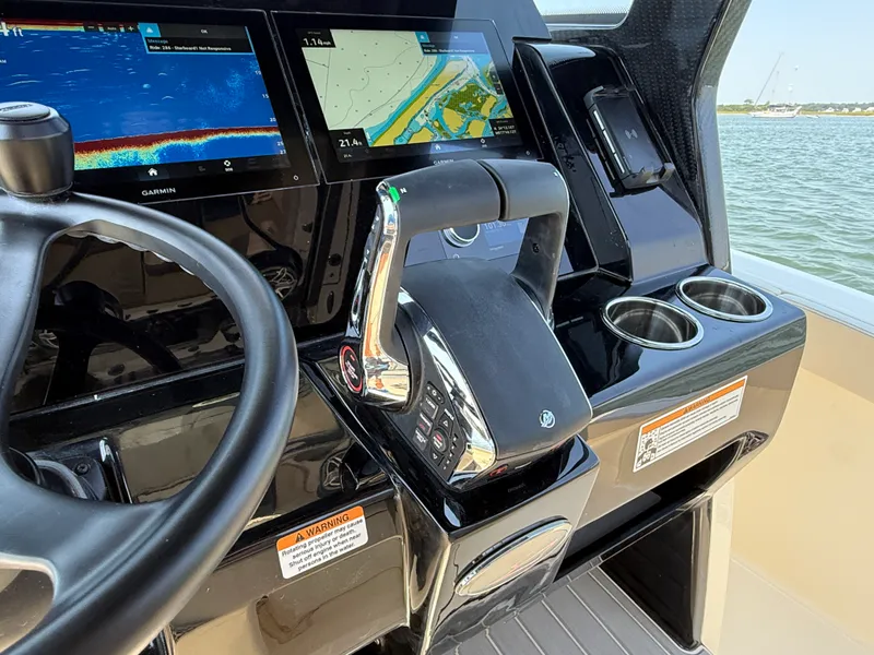 Slide: The Image of Scout 260LXF 2027 - 17